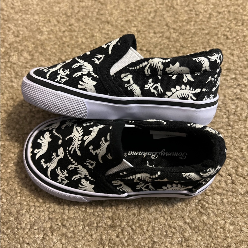 TOMMY BAHAMA toddler glow in the dark slide on sneakers, size 5, $16